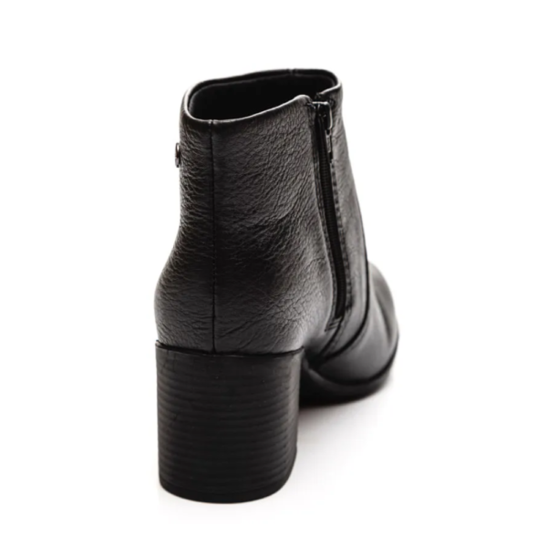 Bota Feminina Bottero em Couro Cano Baixo Burnish Preto 346901