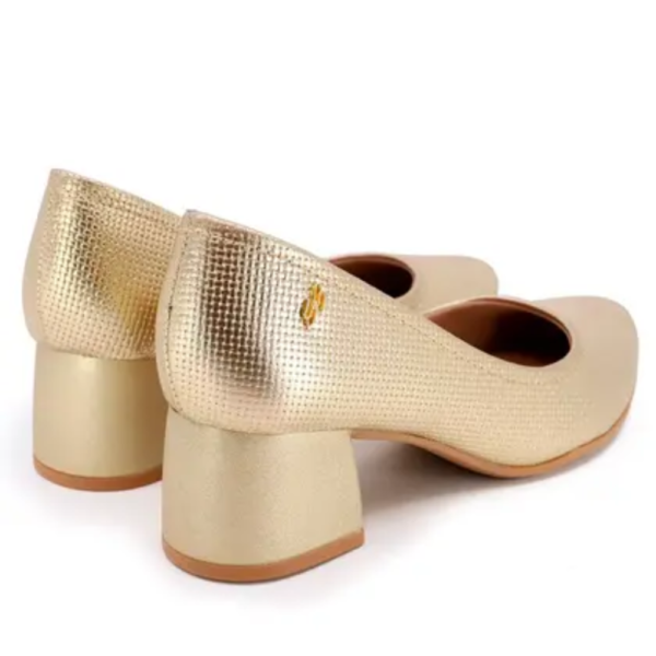 Scarpin Salto Bloco Usaflex em Couro Dourado AK0301