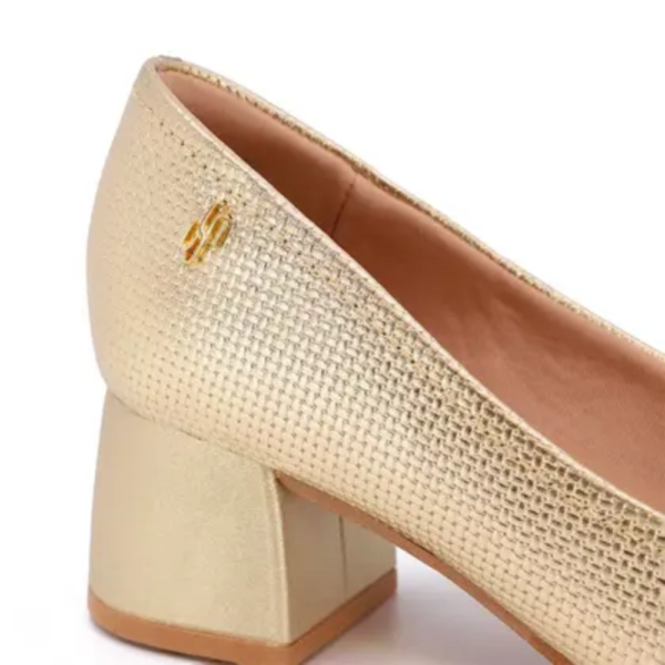 Scarpin Salto Bloco Usaflex em Couro Dourado AK0301