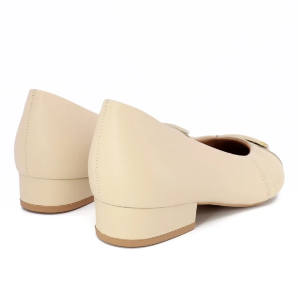 Scarpin Feminino Usaflex em Couro Bico Fino Off-white AB6619