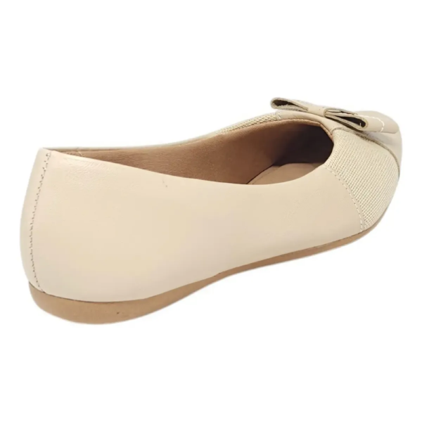 Sapatilha Feminina Usaflex em Couro Bico Redondo Off-white T7567