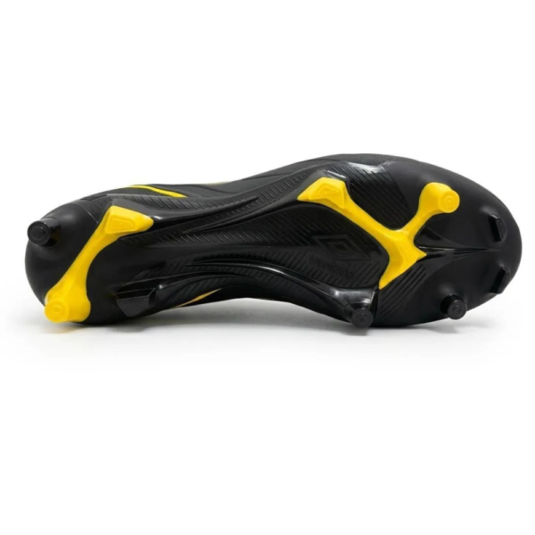 Chuteira Campo Umbro Attak III Preto Amarelo U03FB00375