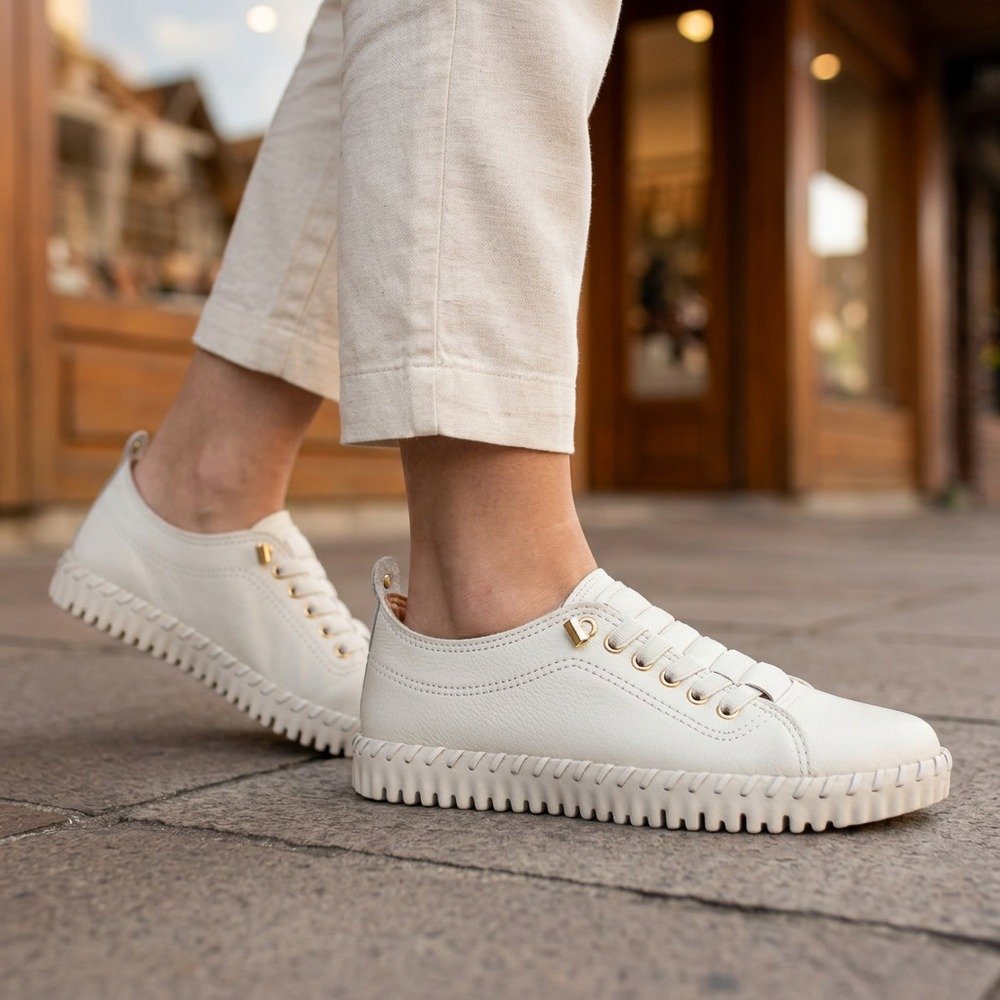 Foto ilustrativa: tênis Feminino Bottero Casual em Couro Burnish Off-White 382702 em uso