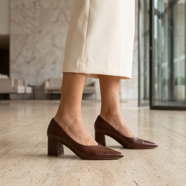 Scarpin Feminino Couroflex em Couro Salto Bloco Marrom 6214A-8219C